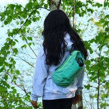 Load image into Gallery viewer, Arete Sling 8 20oz Hydration Pack