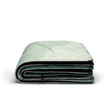 Load image into Gallery viewer, Puffy blanket folded up