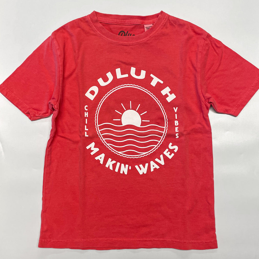 Red duluth t-shirt that says makin' waves